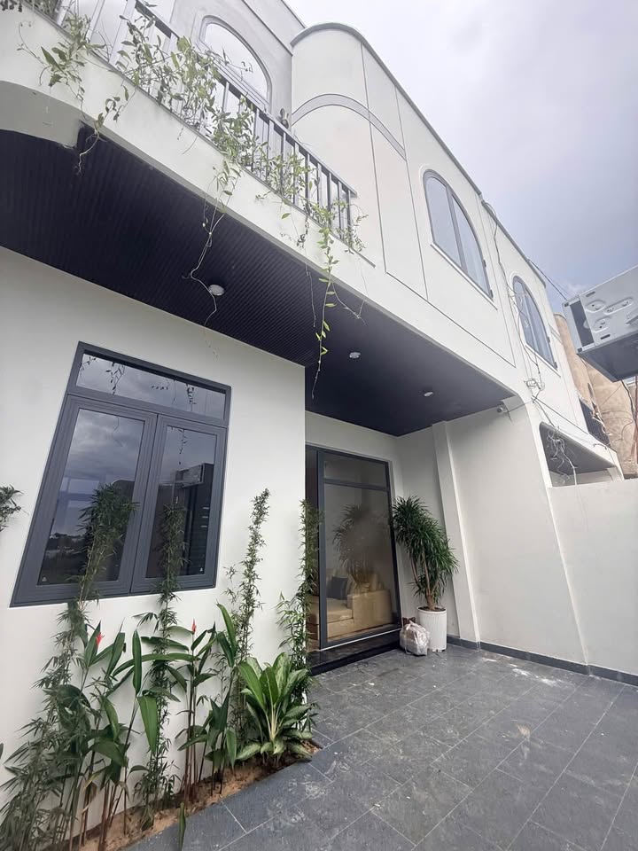NHÀ ĐẸP HẺM NGUYỄN TUÂN 