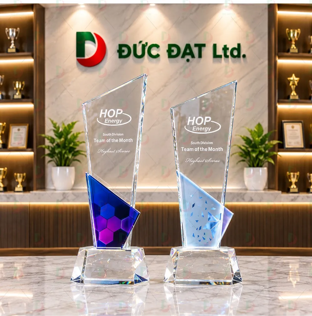 Cúp Pha Lê 042 Vát Nhọn Phối Màu Xanh Độc Đáo – In UV Theo Yêu Cầu