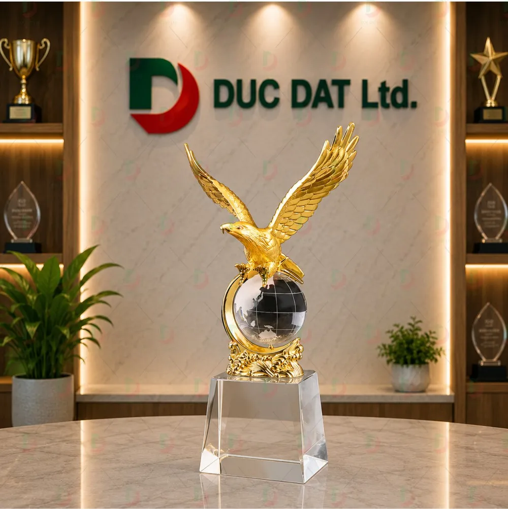 Cúp Pha Lê 013 Đại Bàng Vàng Quả Cầu – Bản Lĩnh Dẫn Đầu