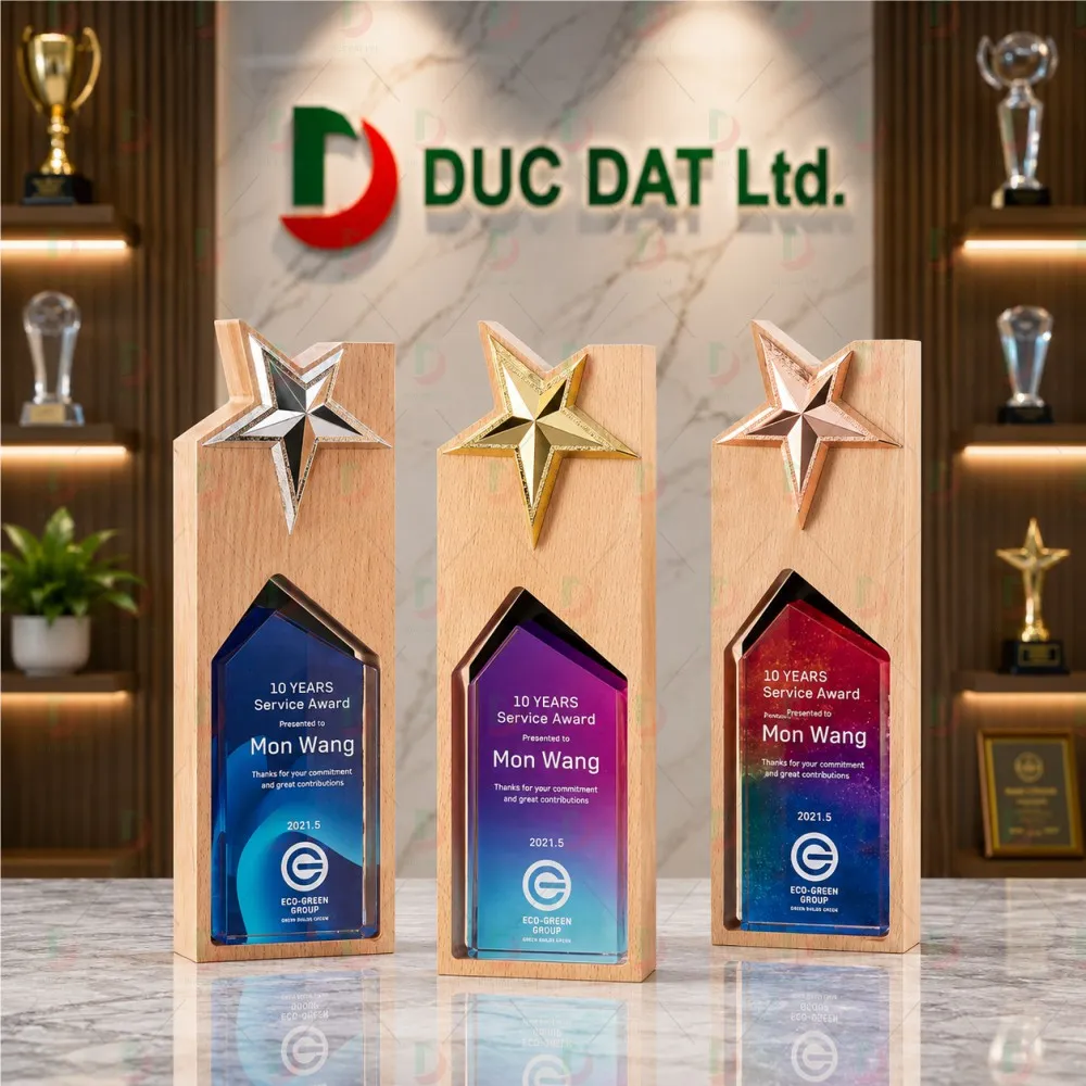 Cúp Pha Lê Đế Gỗ 008 – Khối Gỗ Ngôi Sao Kim Loại In UV